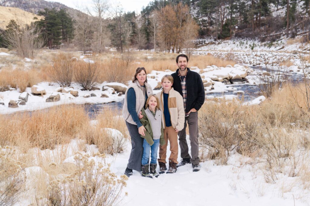 Family winter portraits in Big Thompson Canyon
